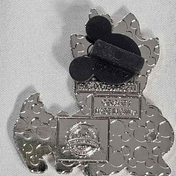 Disney Parks 2019 Mystery Pin Cat. Collectors Pin - Picture 3 of 6